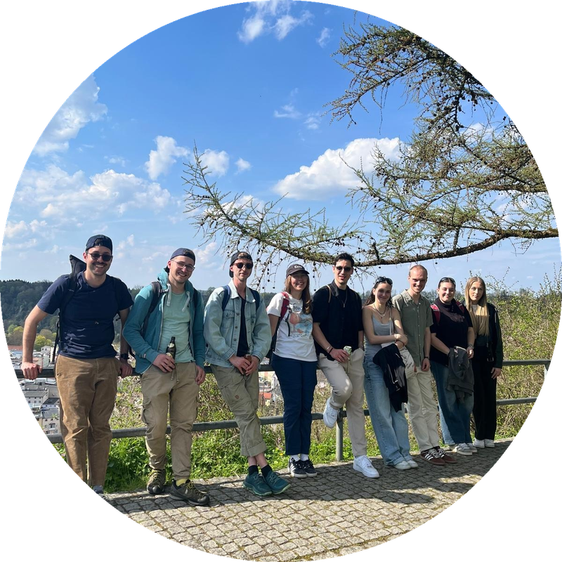 Leiterrundenwochenende: Teambild der Leitendenrunde des Pfadfinder*innen Stamms Galileo Galilei